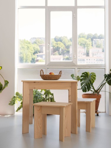 Sgabello in legno da 45X35 cm BATU | LUFE