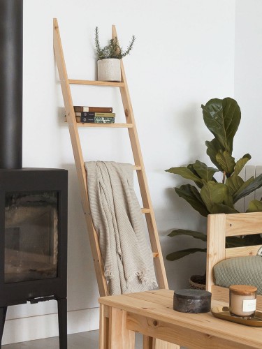 Escalera decorativa de madera GOI | LUFE