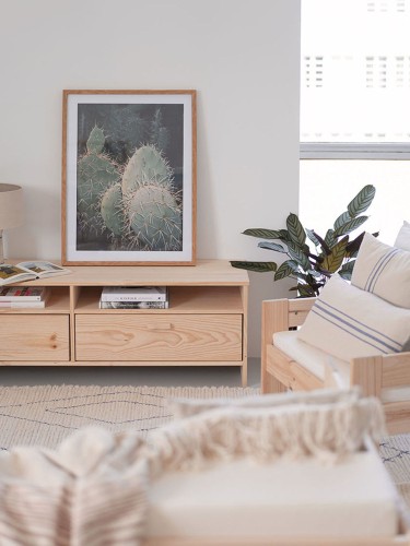 Mueble tv de madera con dos cajones y patas | LUFE