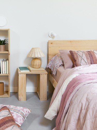 Cabeceira com pernas de madeira para cama de 160 cm | LUFE