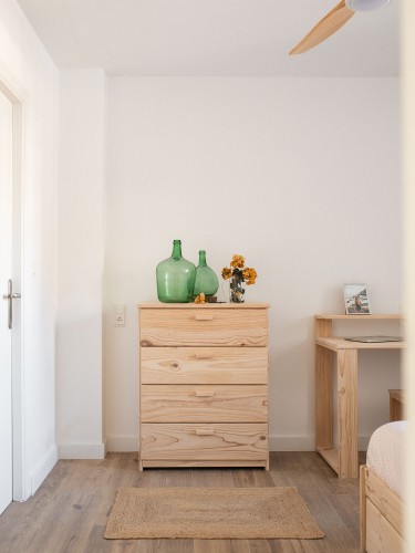 Commode à quatre tiroirs