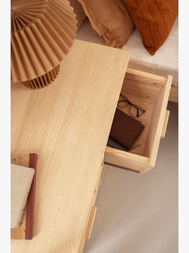 Table de chevet en bois avec 3 tiroirs 78x59 LIBE | LUFE