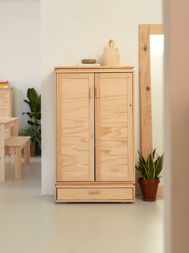 Armadio basso in legno con cassetto inferiore | LUFE