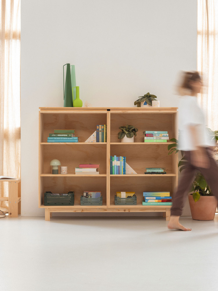 Estantería baja de madera natural con patas | LUFE 2