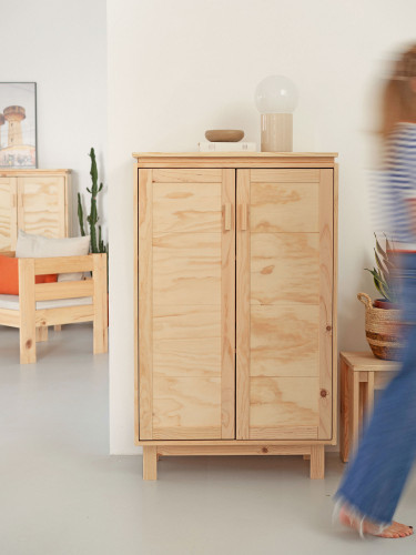 Armadio credenza in legno con ripiani e gambe | LUFE