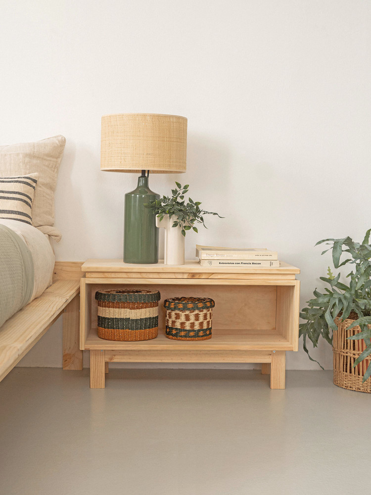 Mesita de noche con patas y hueco de madera natural | LUFE 2