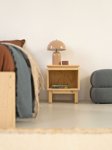 Table de chevet basse en bois massif