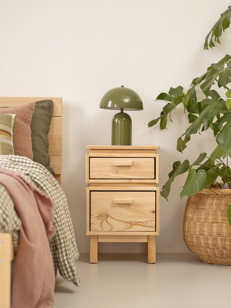 Mesa de cabeceira em madeira maciça com gavetas 2
