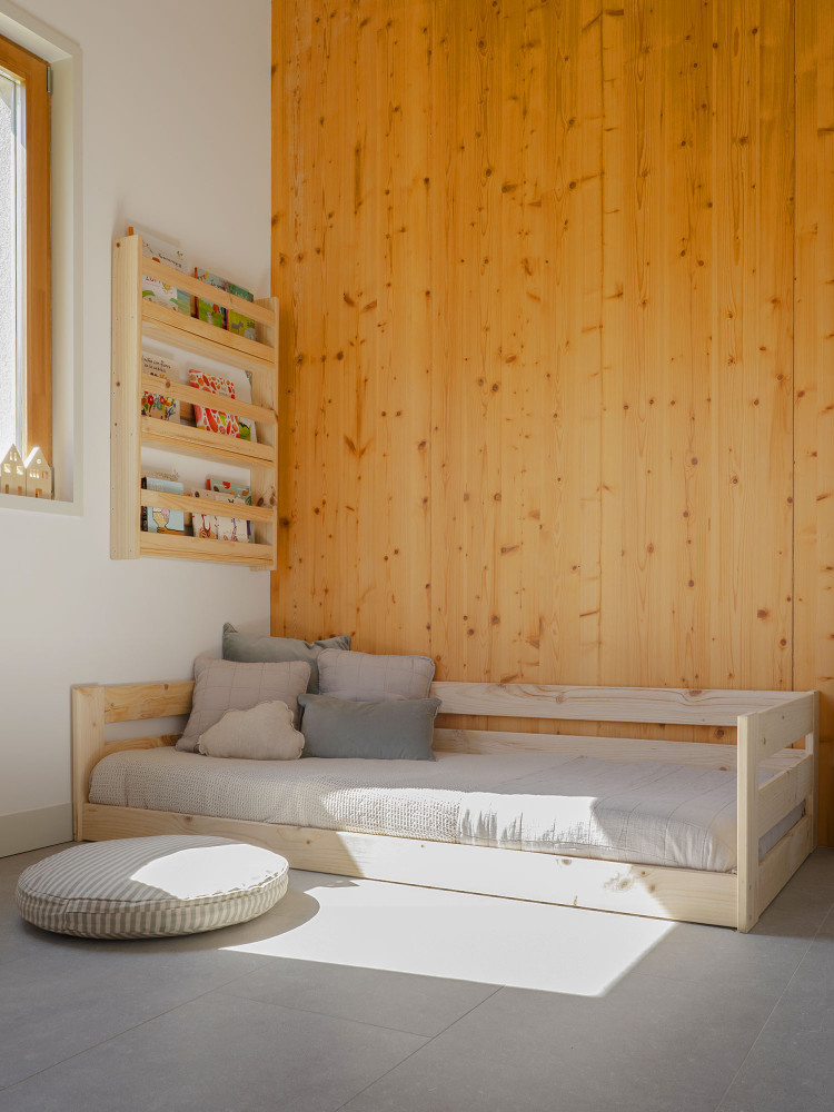 Lit enfant Montessori 105 en bois de pin | LUFE 2