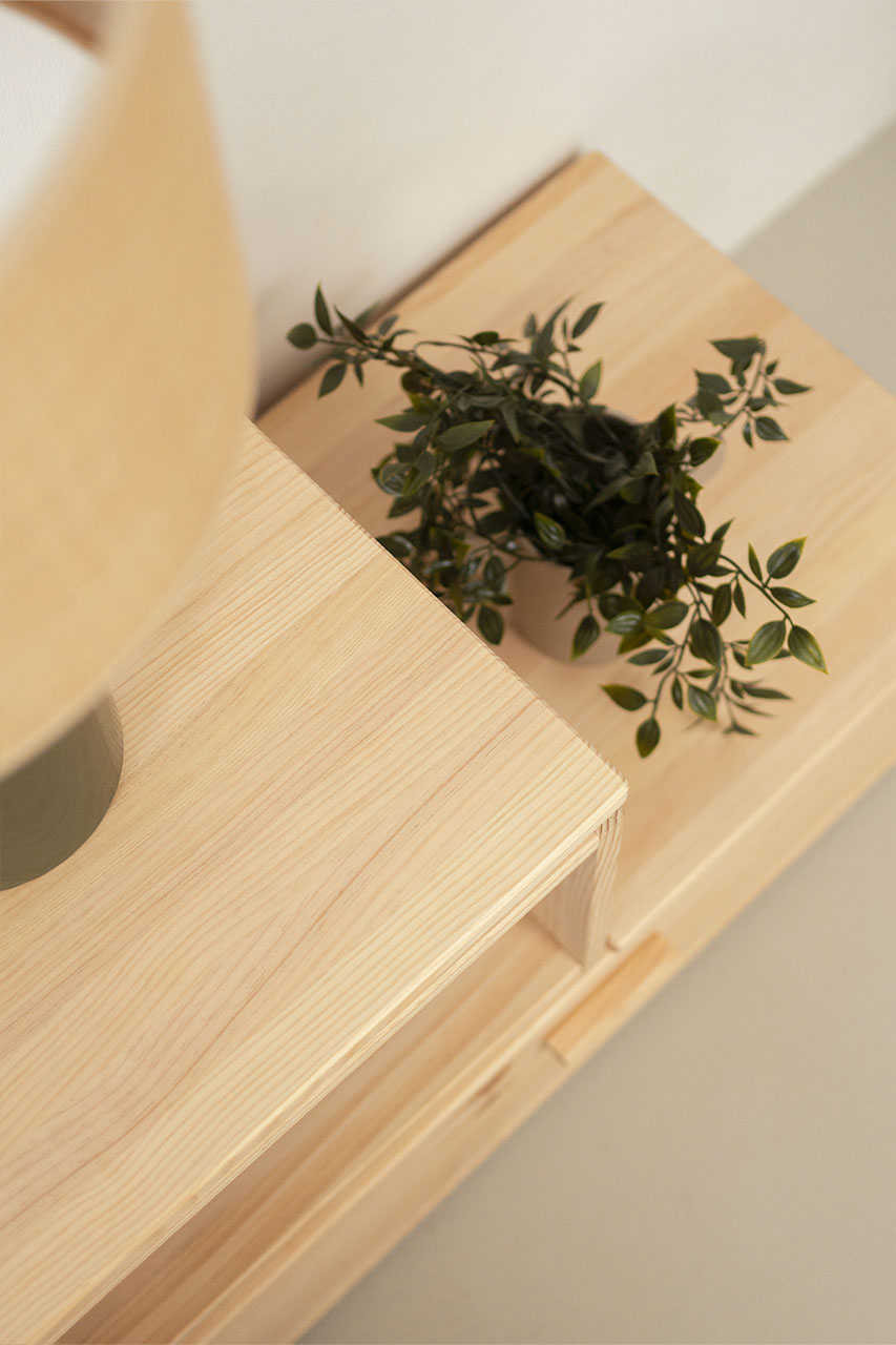 Imagen de ambiente 2 para:Mesita de noche de madera natural