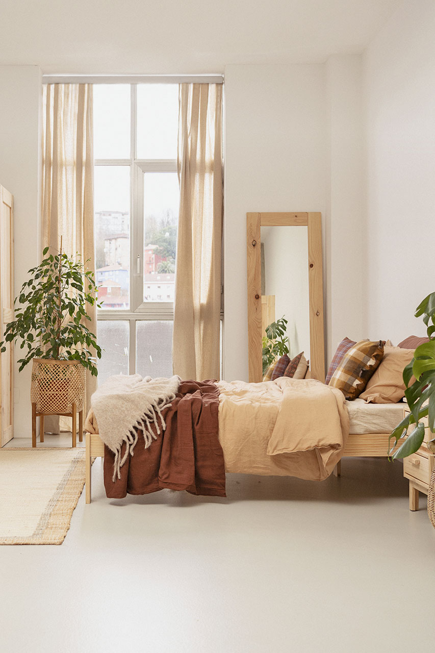 Imagen de ambiente 2 para:Cama doble de madera de pino