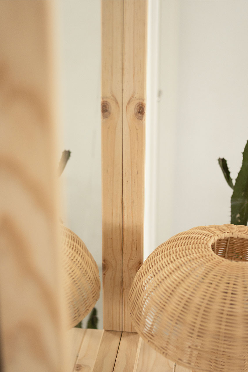 Imagen de ambiente 3 para:Espejo de pared con marco de madera natural