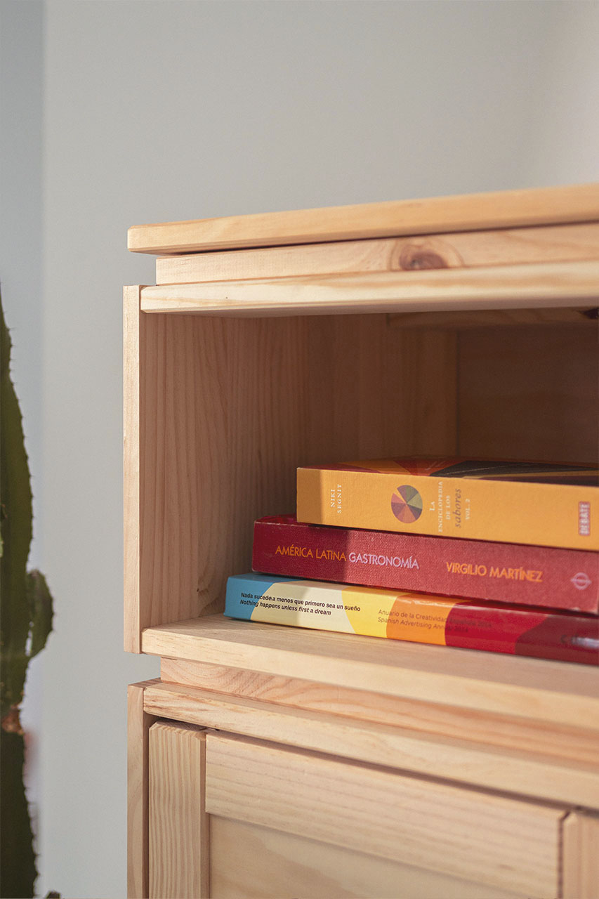 Imagen de ambiente 3 para:Armario grande para el recibidor de madera natural