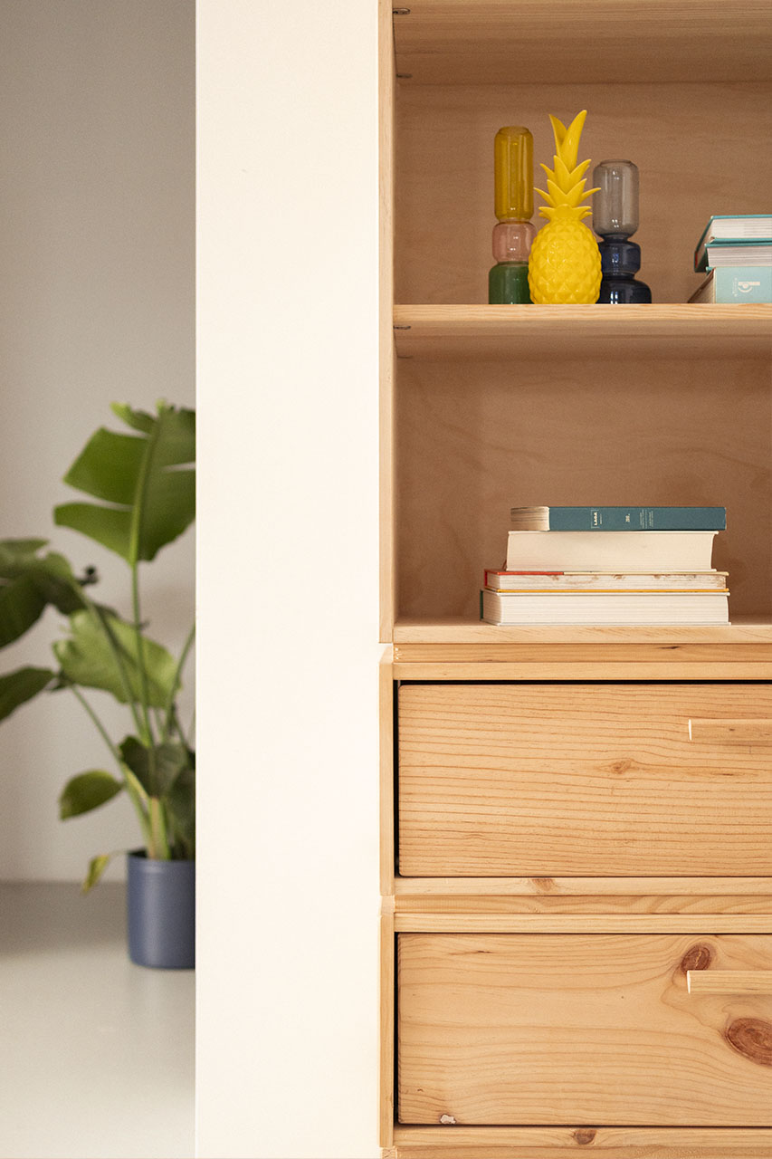Imagen de ambiente 4 para:Estantería librería alta con cajones