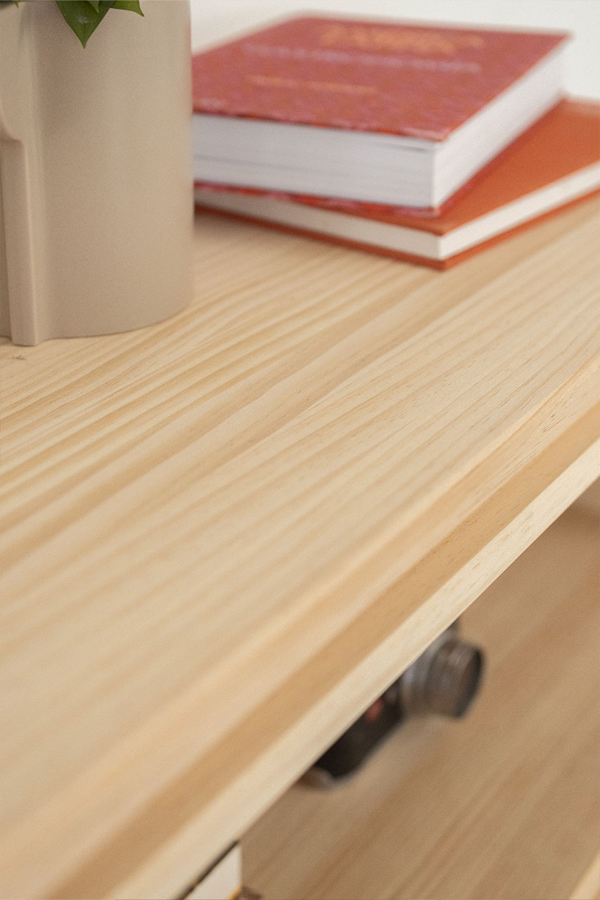 Imagen de ambiente 3 para:Amrmario de madera natural con puertas y hueco superior