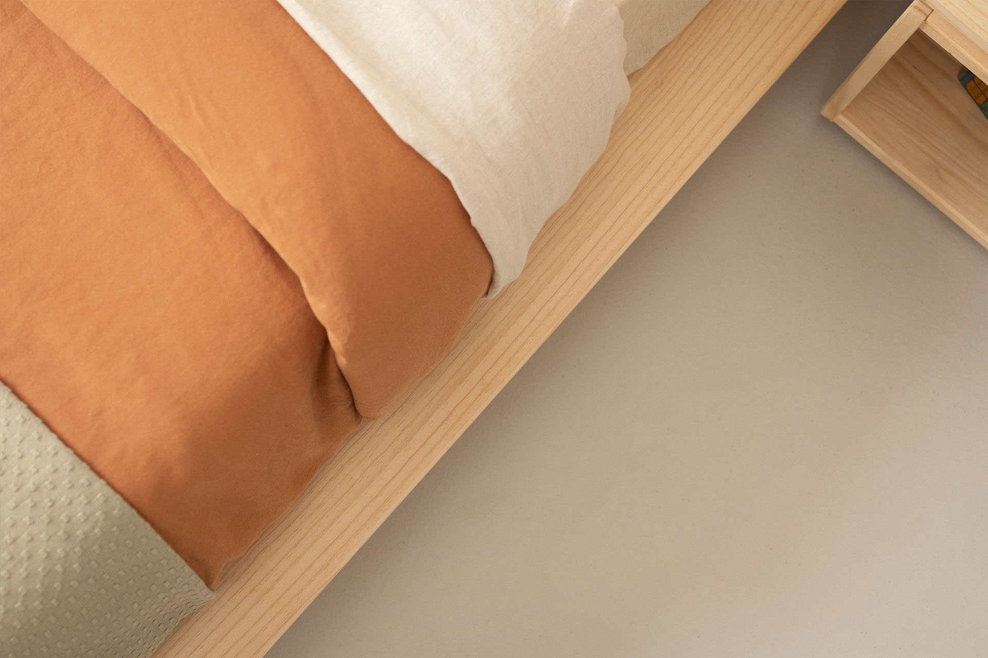 Imagen de ambiente 4 para:Cama baja de madera tipo tatami