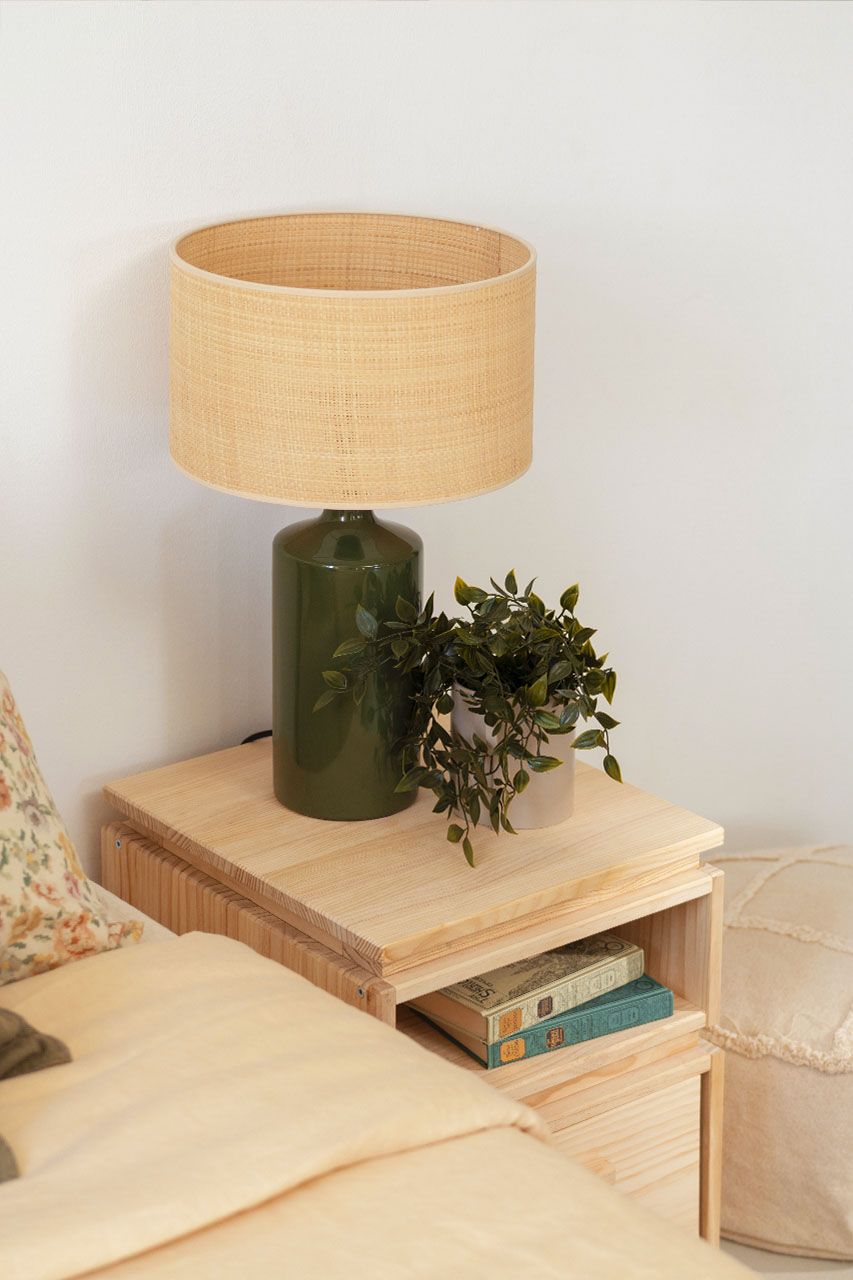 Imagen de ambiente 4 para:Mesita de noche de diseño de madera natural