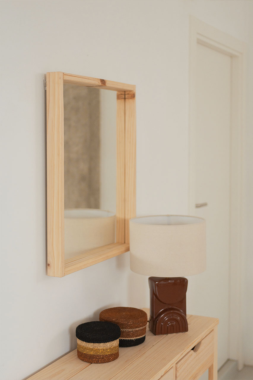 Imagen de ambiente 4 para:Espejo de pared con marco de madera natural