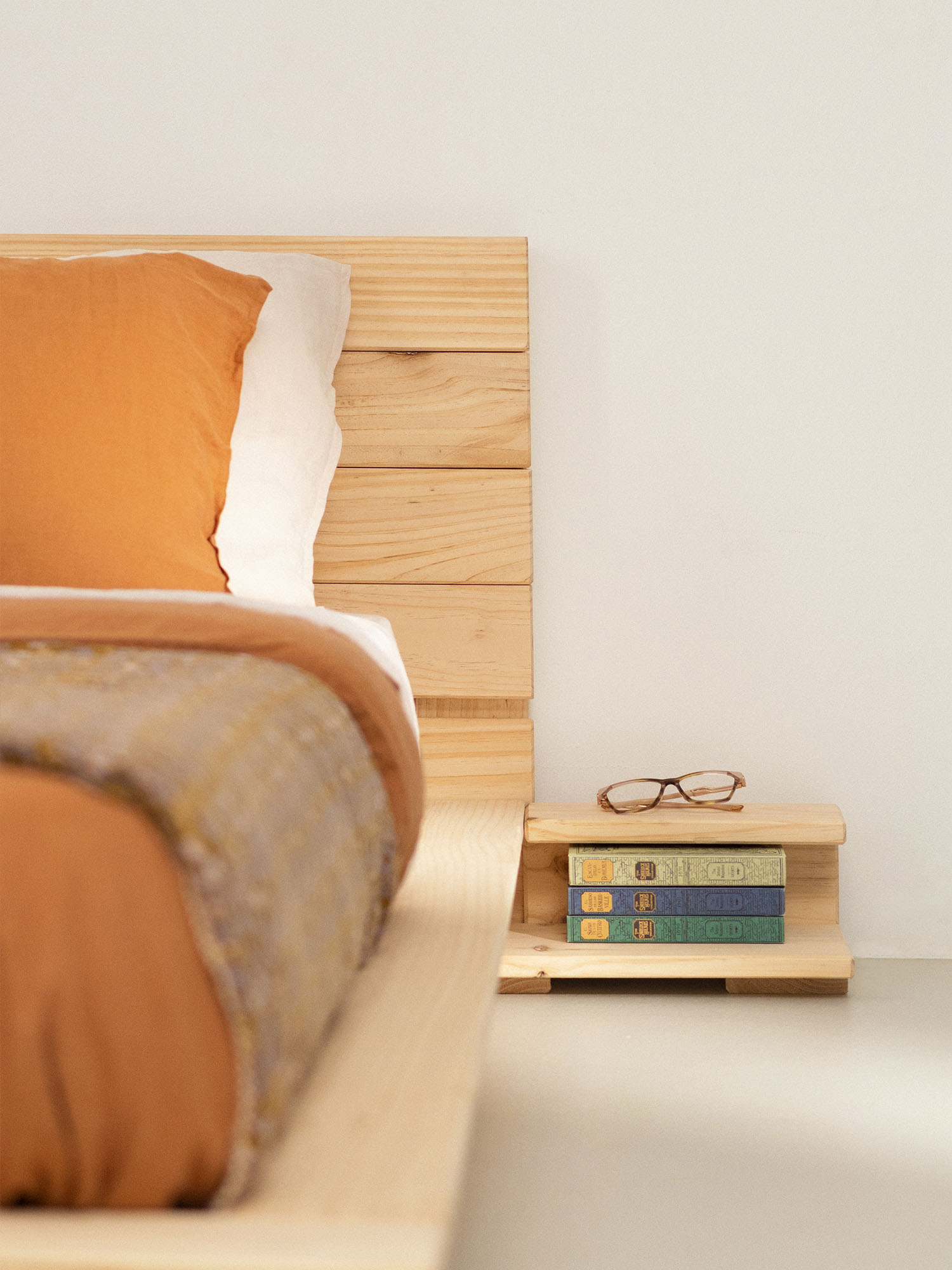 Imagen de ambiente 4 para:Mesitas para cama tatami de madera natural