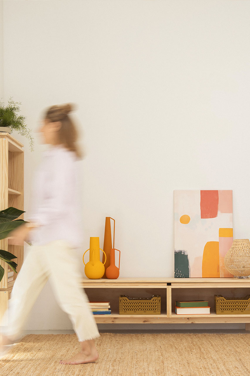 Imagen de ambiente 4 para:Mueble TV de madera bajo con patas