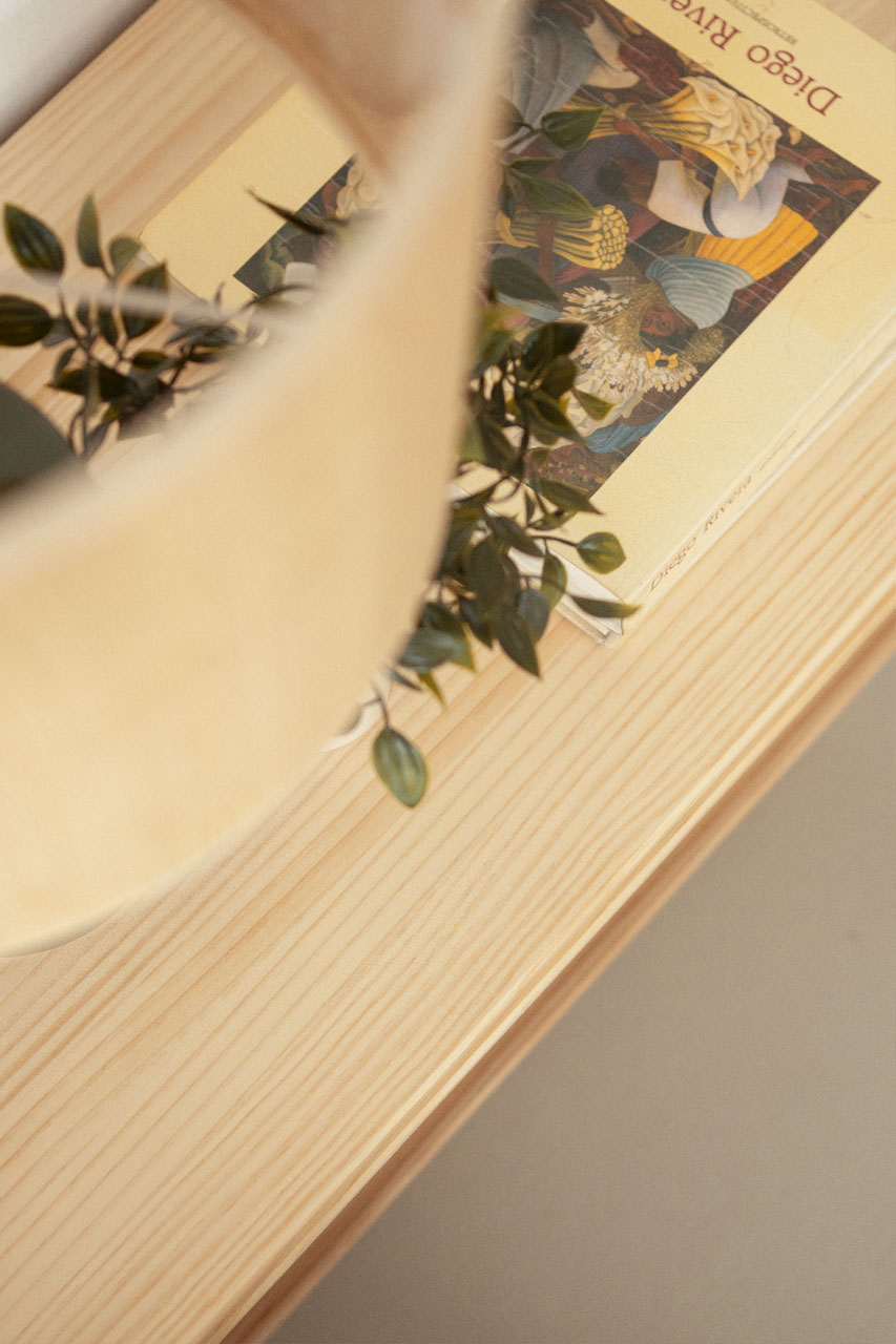 Imagen de ambiente 2 para:Mesita de noche de madera natural y ecológica