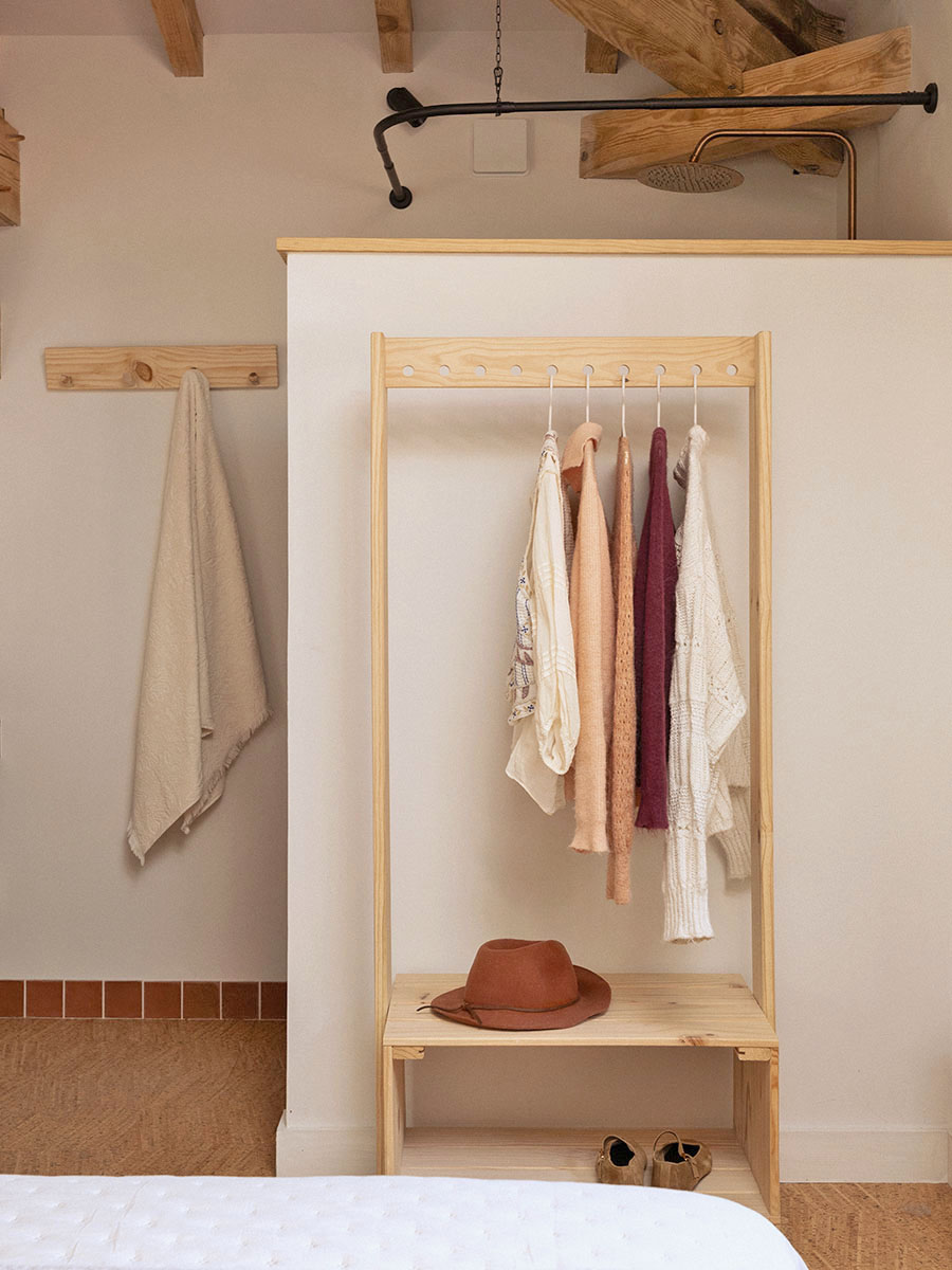 Porte-manteaux et portemanteaux en bois naturel